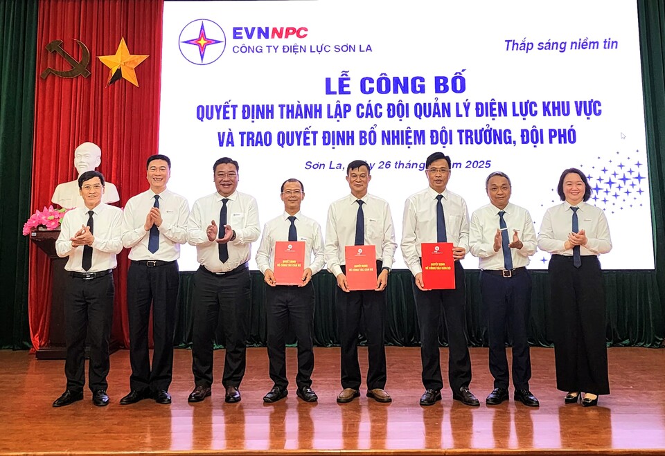 Công ty Điện lực Sơn La công bố thành lập các Đội Quản lý Điện lực khu vực theo mô hình tổ chức mới